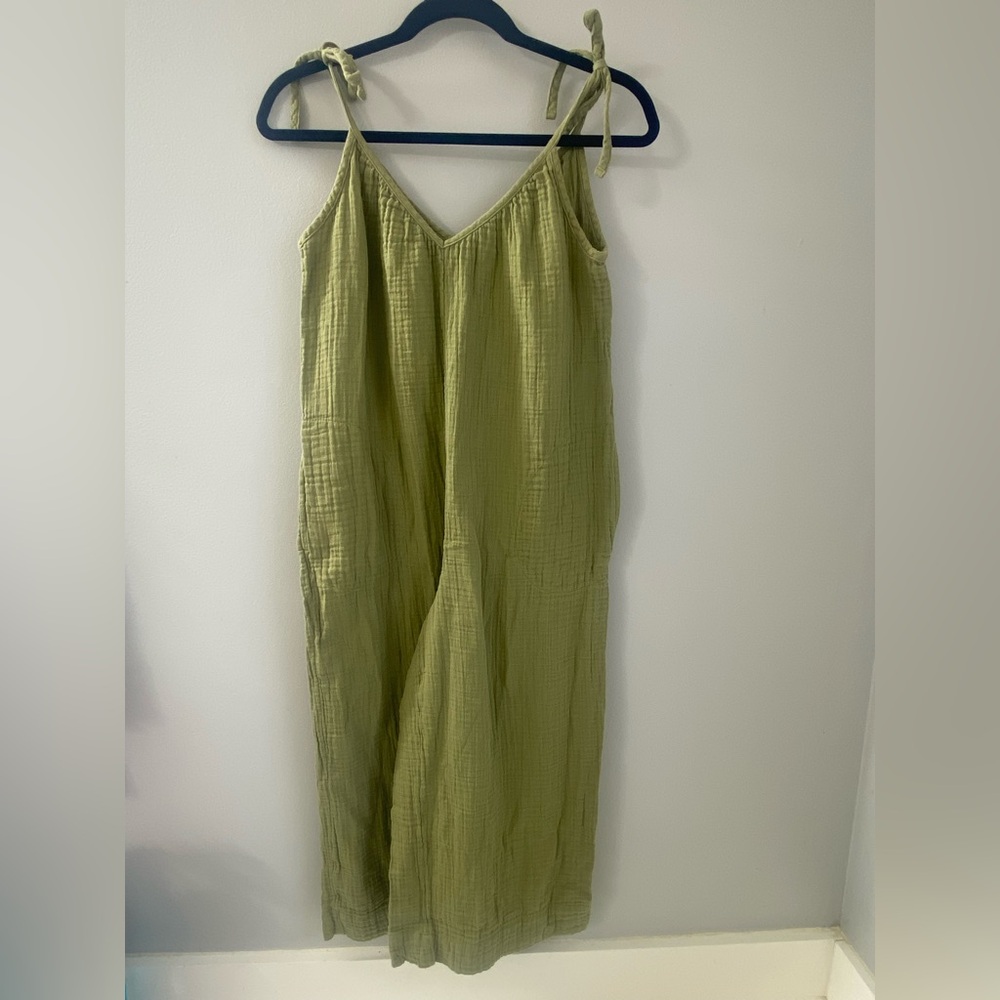 Old Navy Olive/Green Jumpsuit Women’s Medium Wide Leg Preppy Beachy Vacation